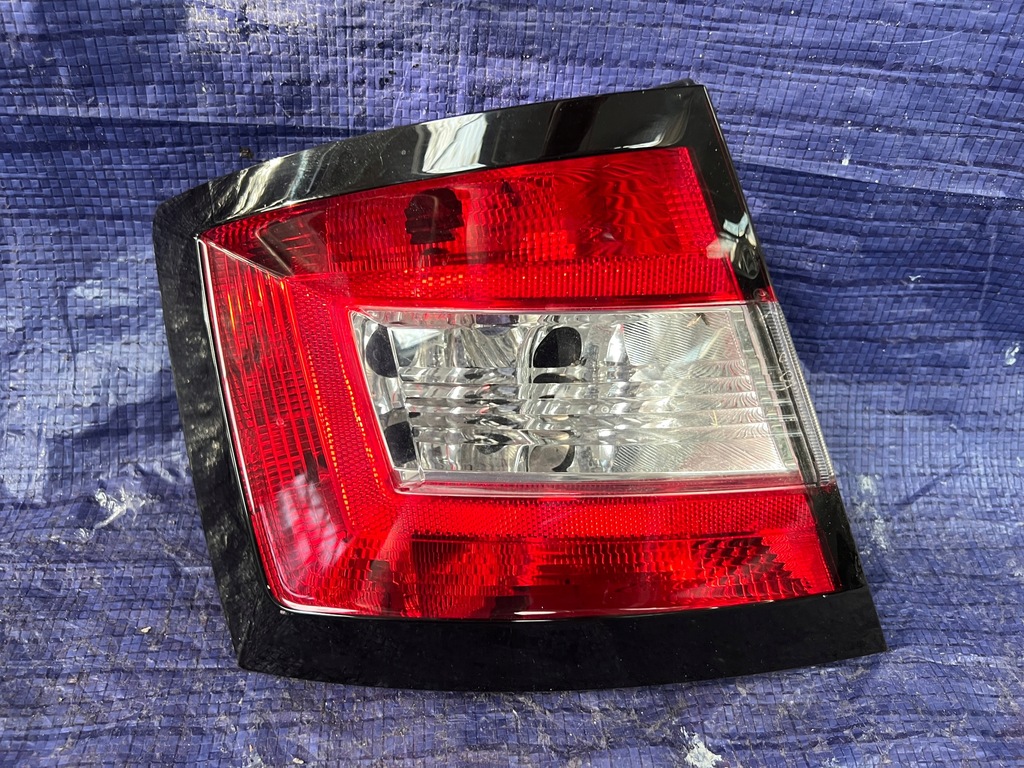 фото №1, Skoda оригинальный номер 6v6 945 095 лампа задняя комбинированная