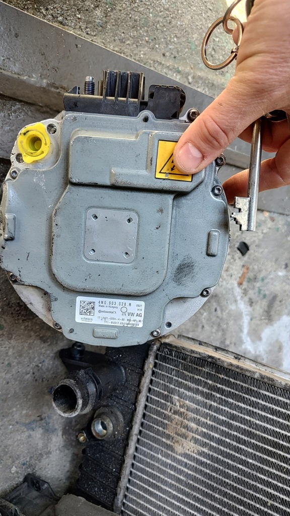 Audi vw генератор 4n0903028r Оригінал