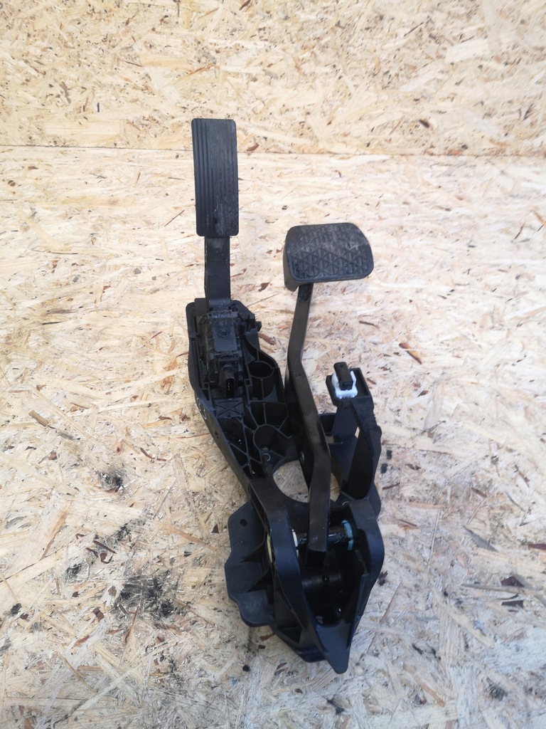 фото №1, Mercedes glb w247 педаль газа тормоза педали