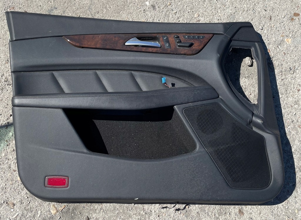 фото №1, Mercedes cls c218 w218 обшивка левый перед