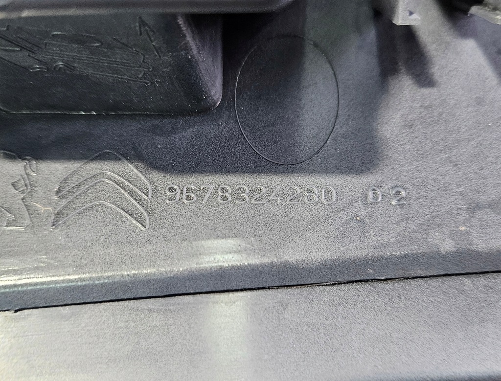 фото №11, Спойлер накладка крышки задняя спойлер peugeot 2008 i 1 2013 -