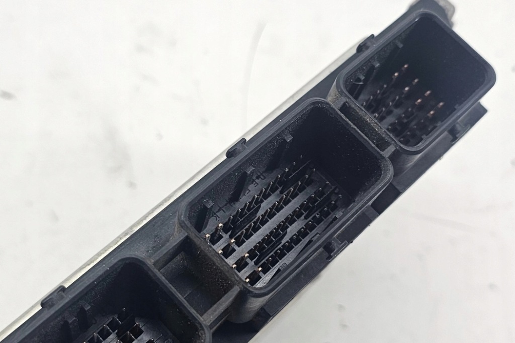 фото №1, Бортовой компьютер двигателя ecu renault grand scénic ii jm0/1_ 8200310863 2.0l