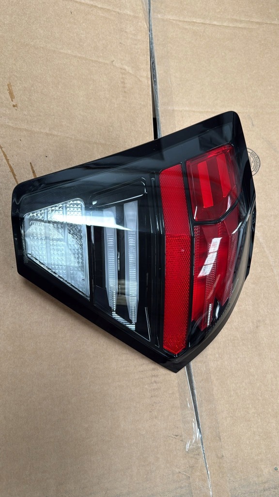 фото №1, Hyundai kona 2023- лампа задняя левая задняя led