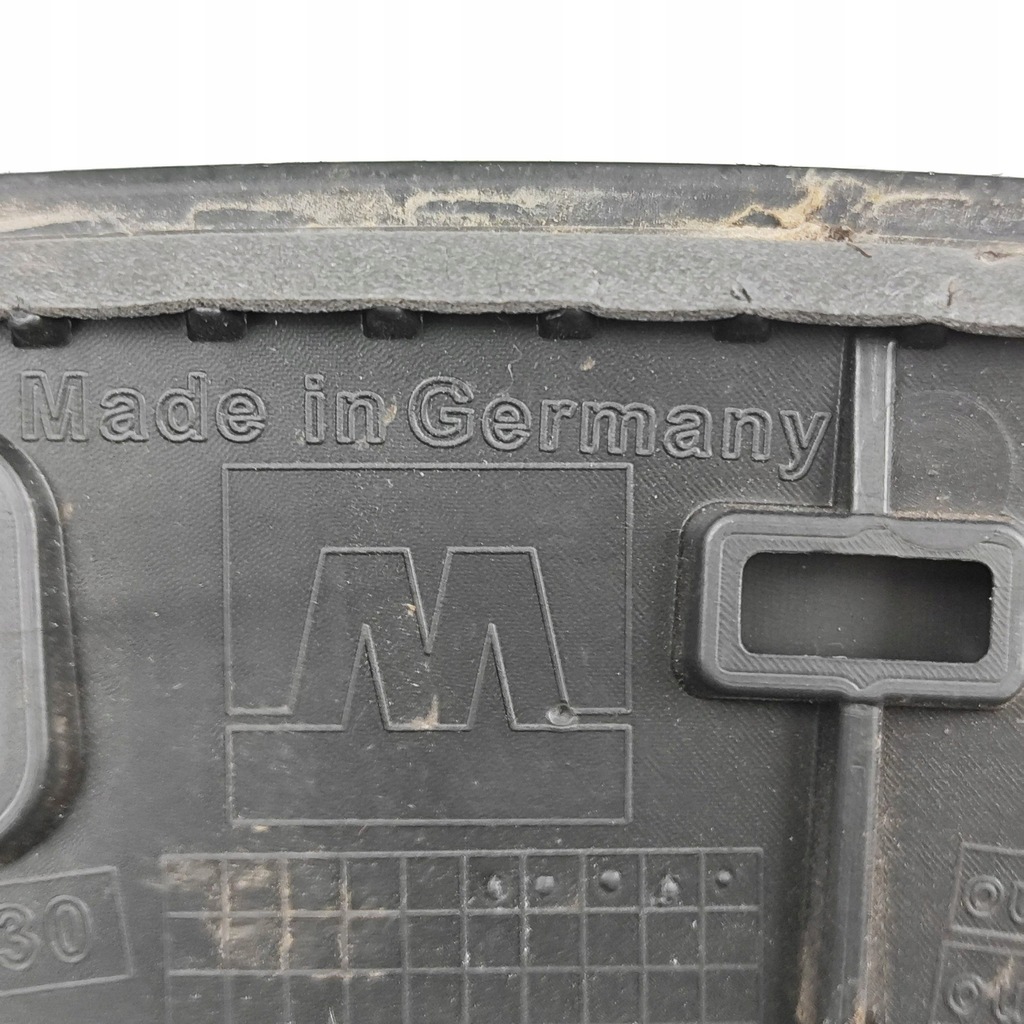 фото №6, Audi q8 2023 ліва сторона молдинг крила заднього