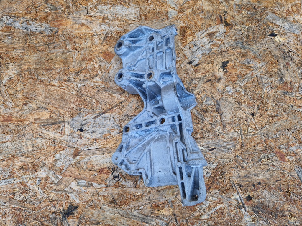 фото №1, Кронштейн генератора кронштейн mercedes w177 1.5cdi 117105989r