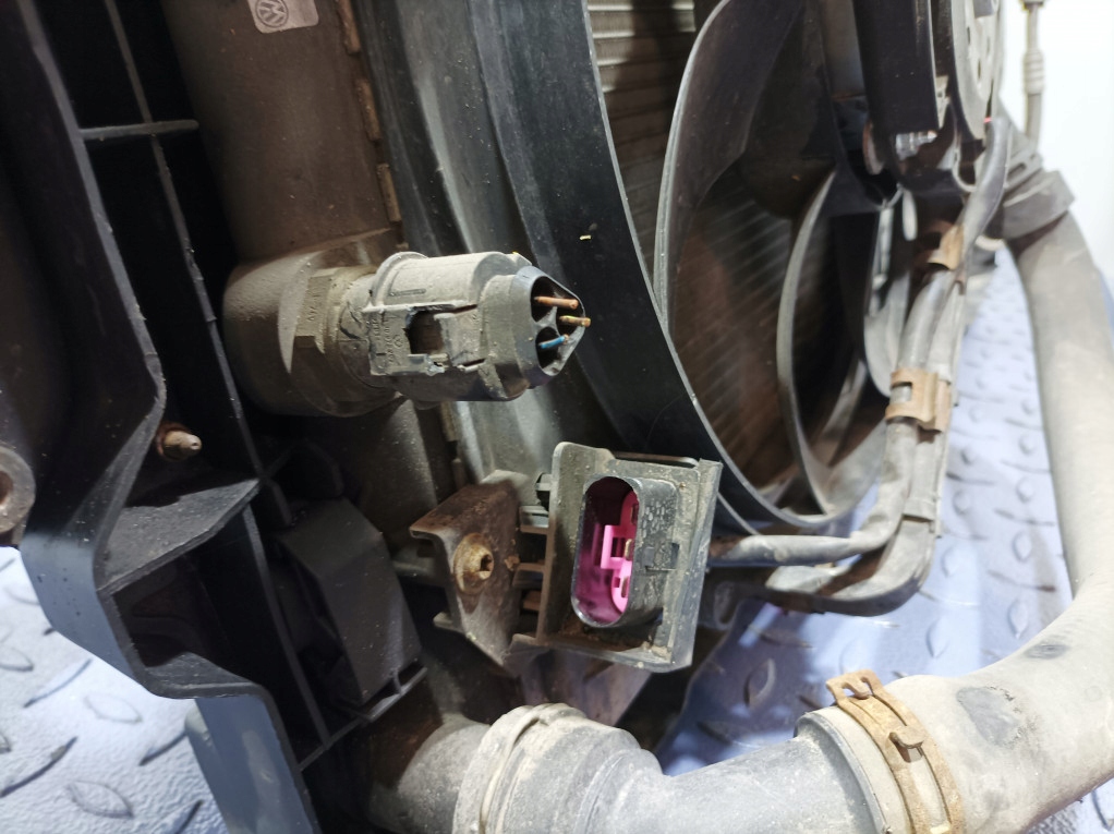 фото №6, Vw polo iv 9n 1.4tdi 75km усилитель pas передний радиатор 6q0806564