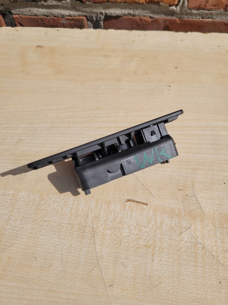 фото №5, Jeep grand cherokee wk 5-10 ручка бардачка кронштейн