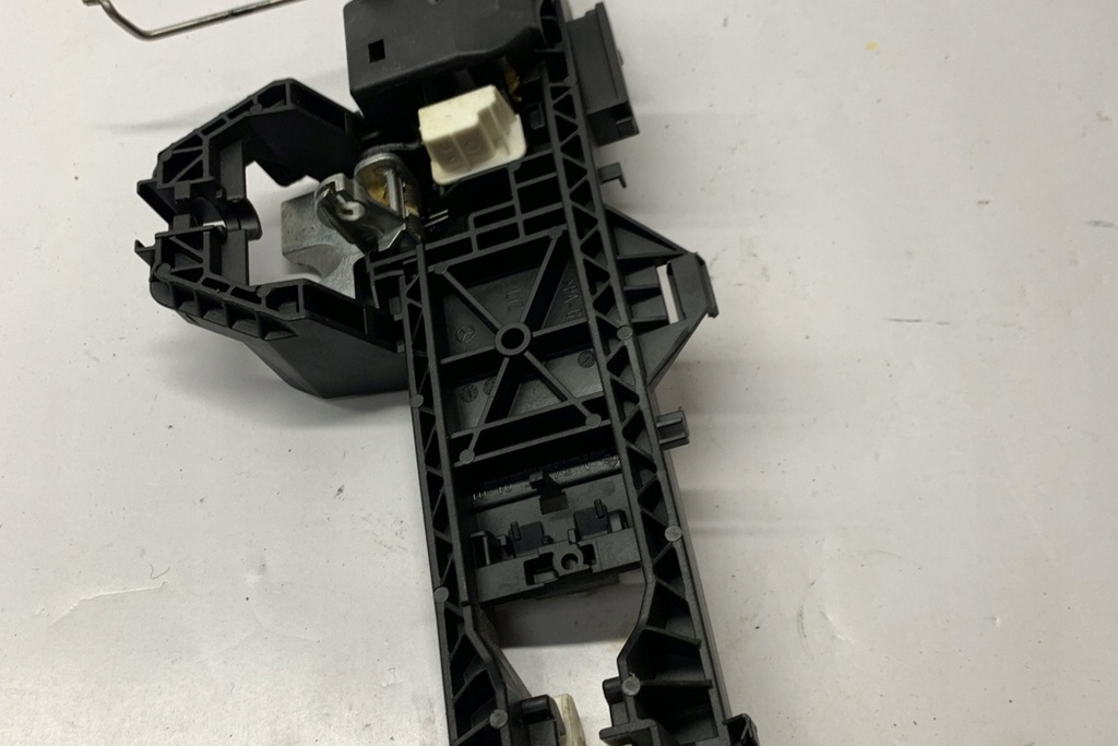 фото №11, Рамка ручка передних левых дверь mercedes-benz c w204 a2047600534 3.0l