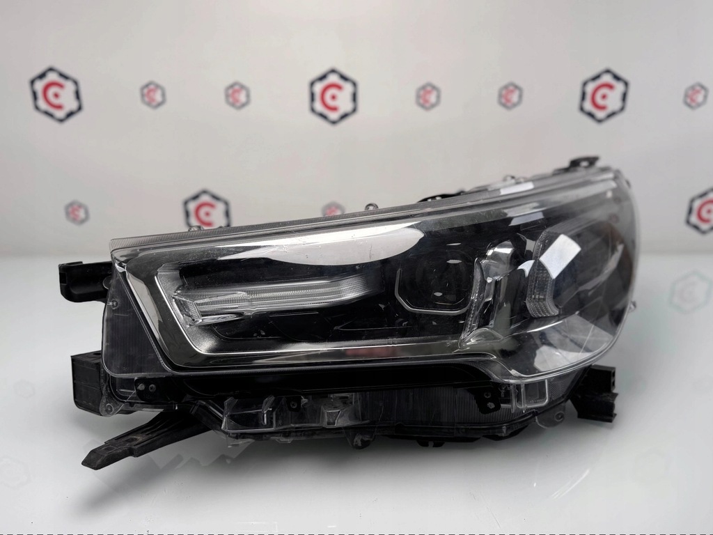фото №1, Лампа левая перед toyota hilux viii lift full led