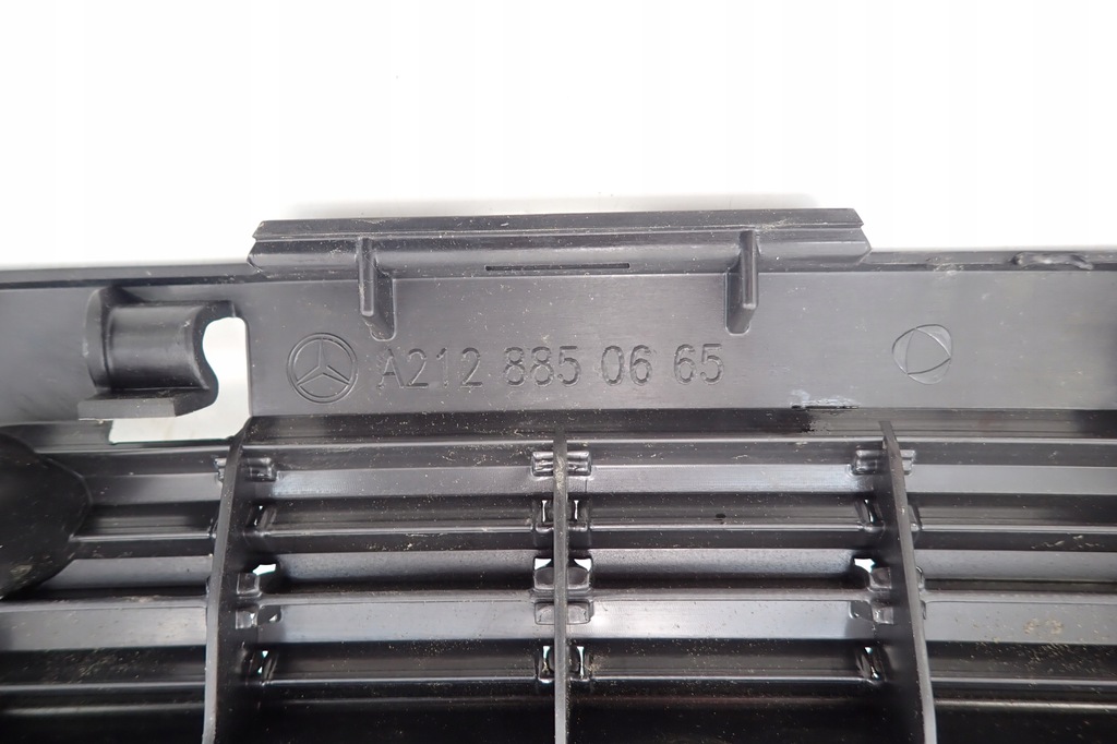 фото №7, Mercedes w212 направляющая бампер задняя a2128850665