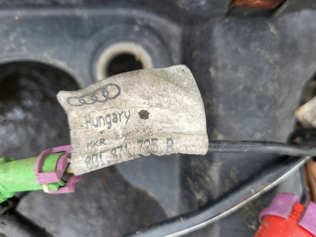 Ремінь перед підсилювач передній радіатор вентилятор замок audi a4 b5 8d0 оригінальний номер Недорого