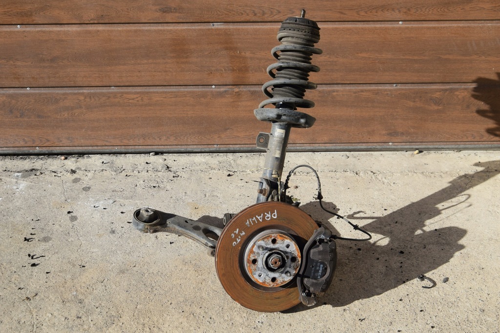 фото №1, Alfa romeo mito 1.6 mjtd поворотный кулак амортизационная стойка правый