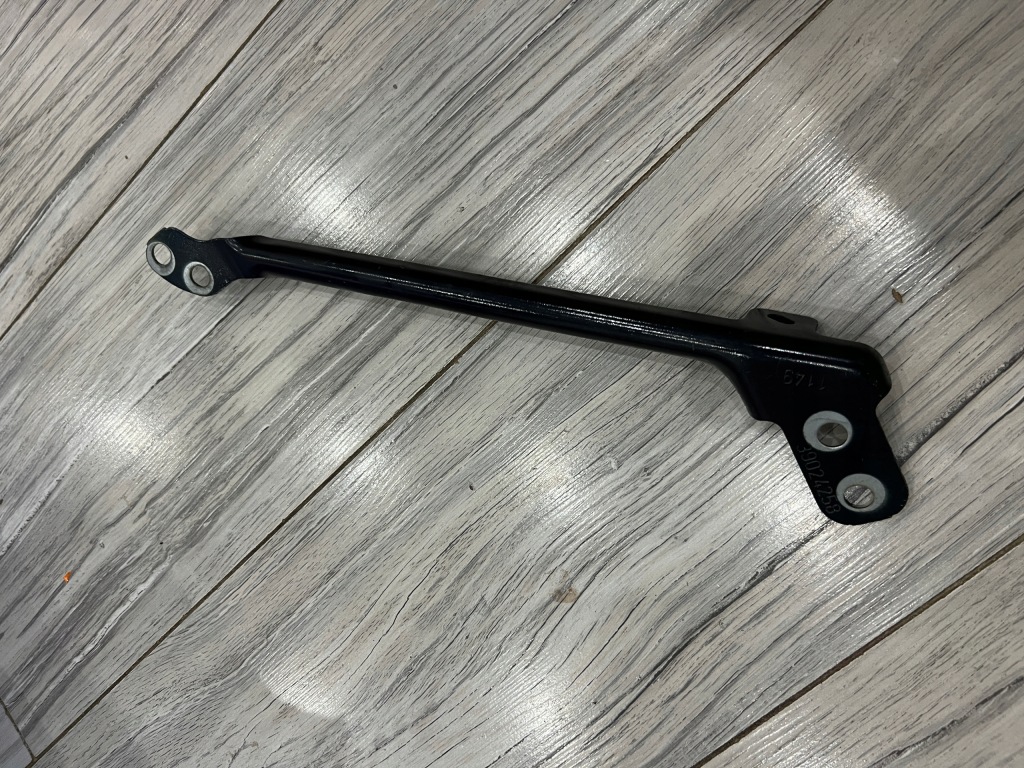 фото №1, Citroen c3 aircross кронштейн поперечина передний правое 39024254