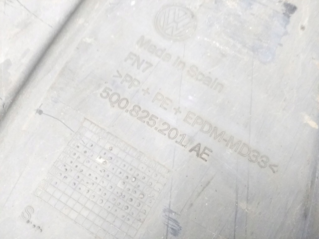 Seat leon 5f 2019 левая сторона накладка боковое  подвеска Недорого