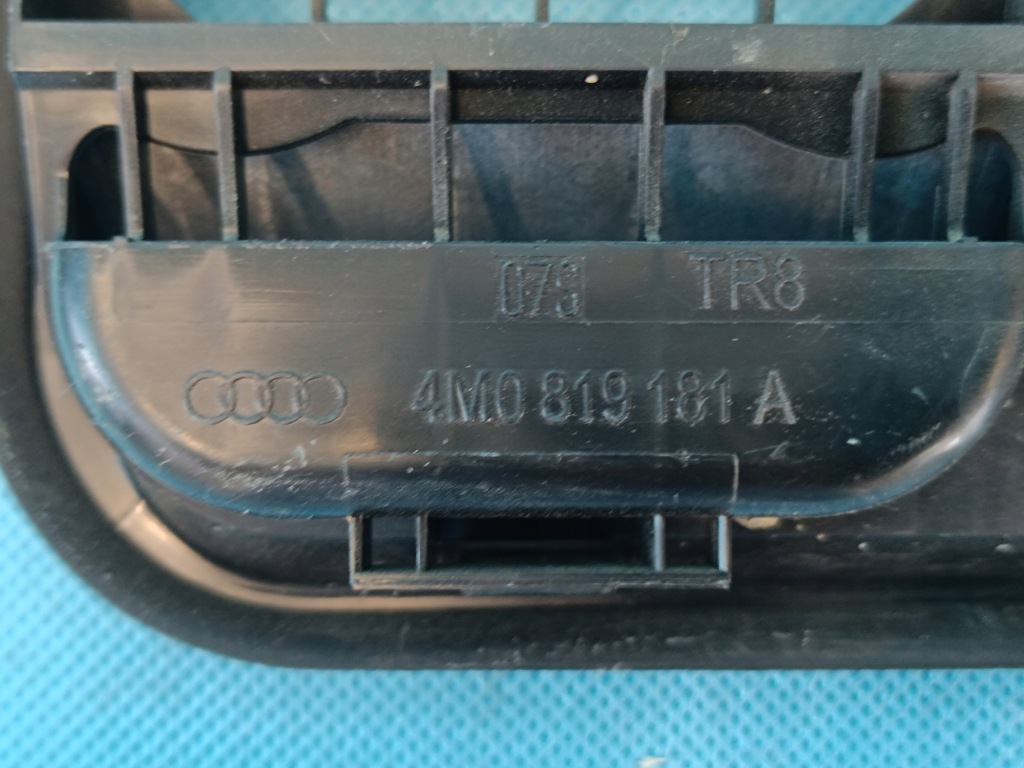 Audi q8 e-tron 55 quattro 300kw 2019 r решётка вентиляционная 4m0819181a Доставка