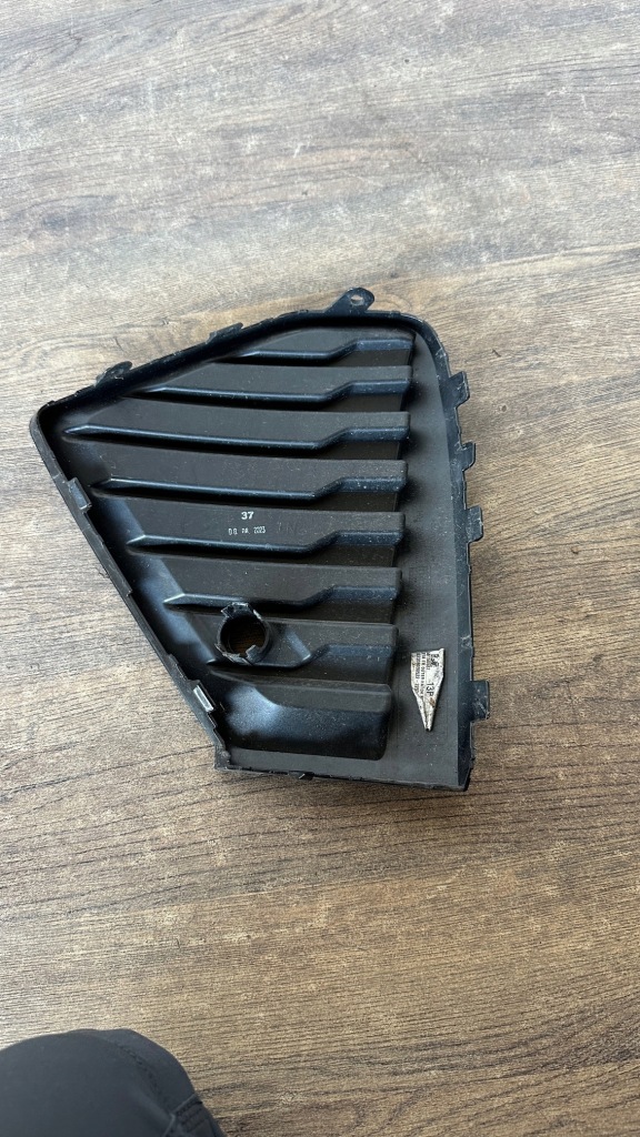 Volvo xc60 ii kraka бампера права заглушка 32234962 r-design Доставка