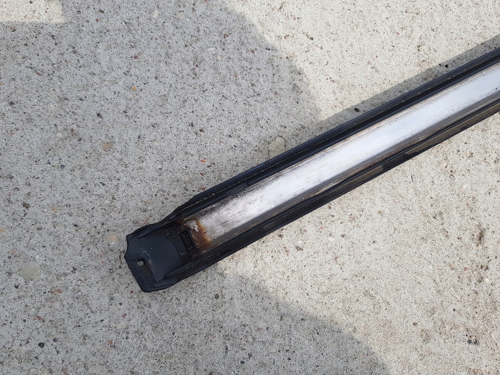 фото №5, Молдинг зовнішня двері права перед 1 953 930 bmw e30 coupe