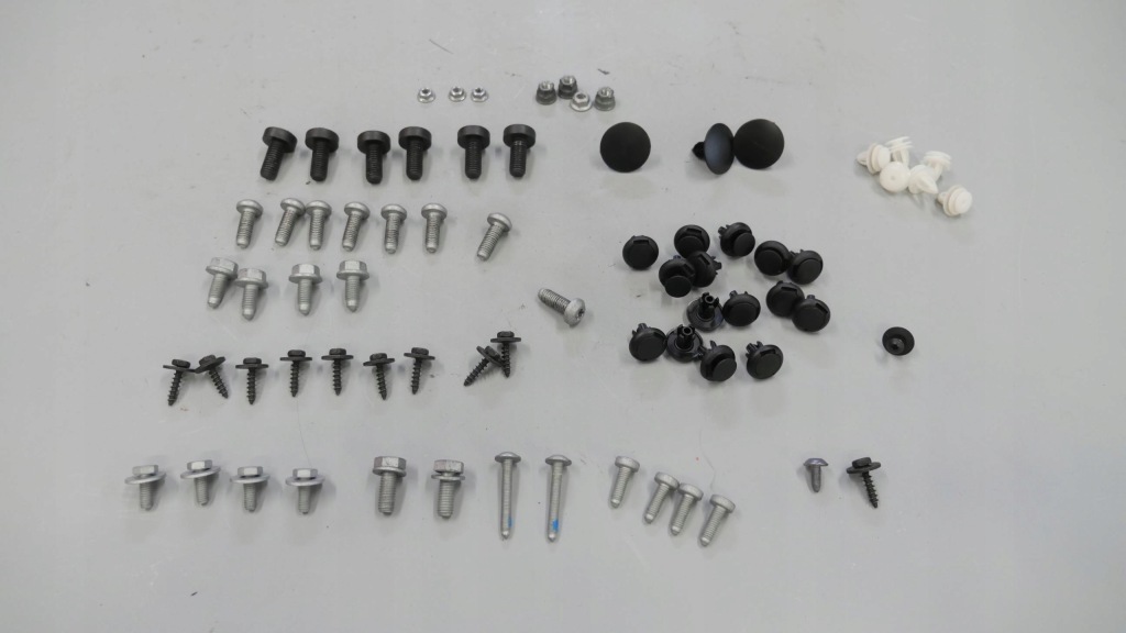 фото №1, Bmw f40 болти кріплення оббивка багажника