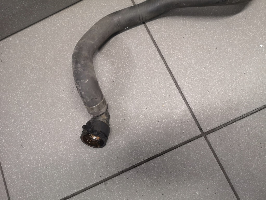 Шланг води обігрівача audi a4 b5 8d0819373n в Україні