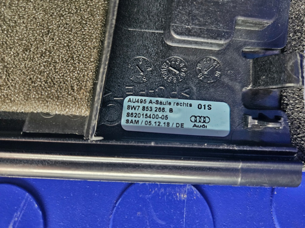 Молдинг скло лобове права audi a5 f5 кабріолет  комплектна оригінал 8w7853266b Київ