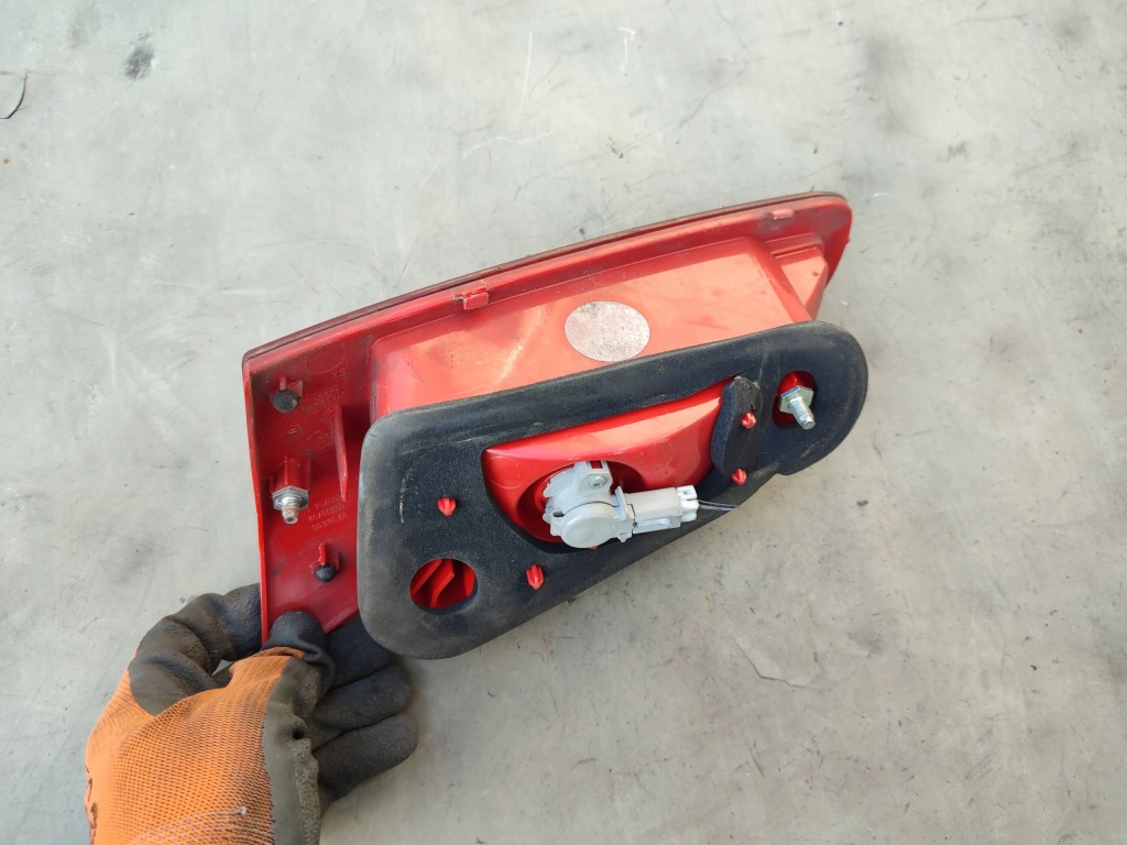 фото №5, Лампа задняя задняя левая w крышка alfa romeo 147 2002