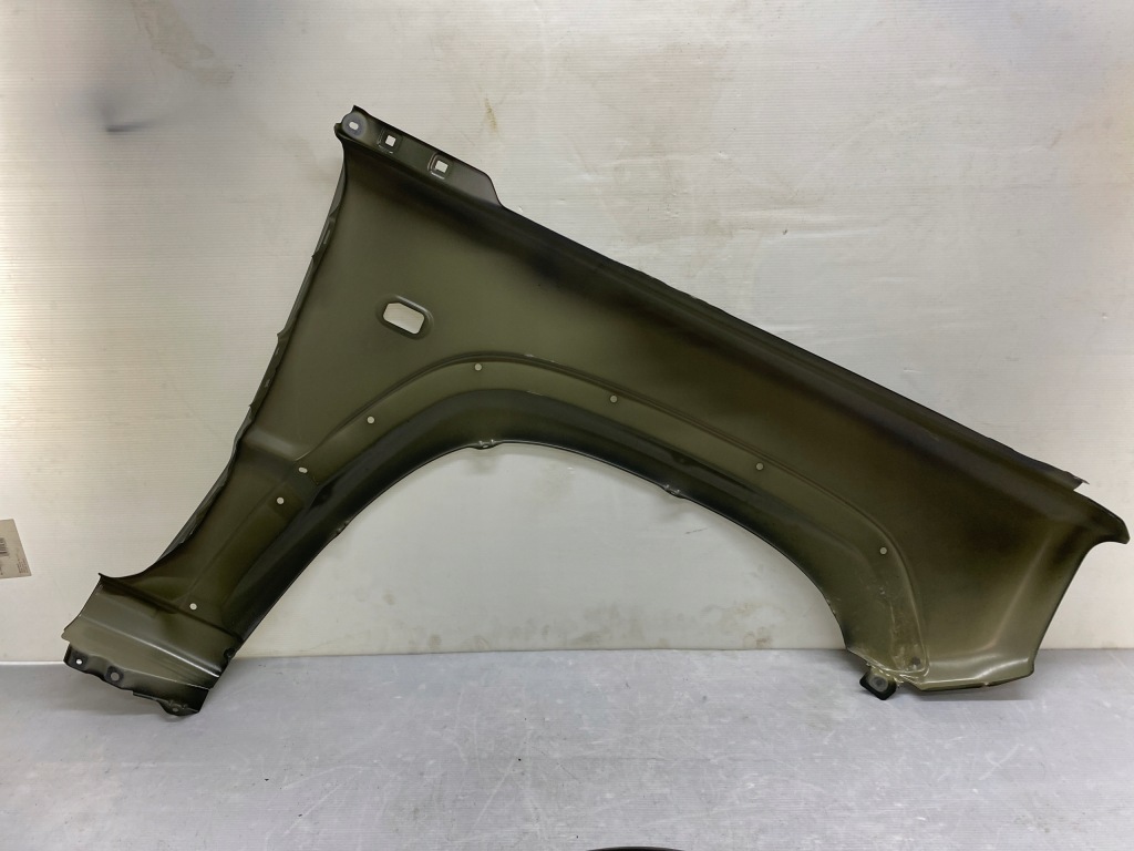 Suzuki jimmy 2 2 18+ крыло  левое  перед Киев