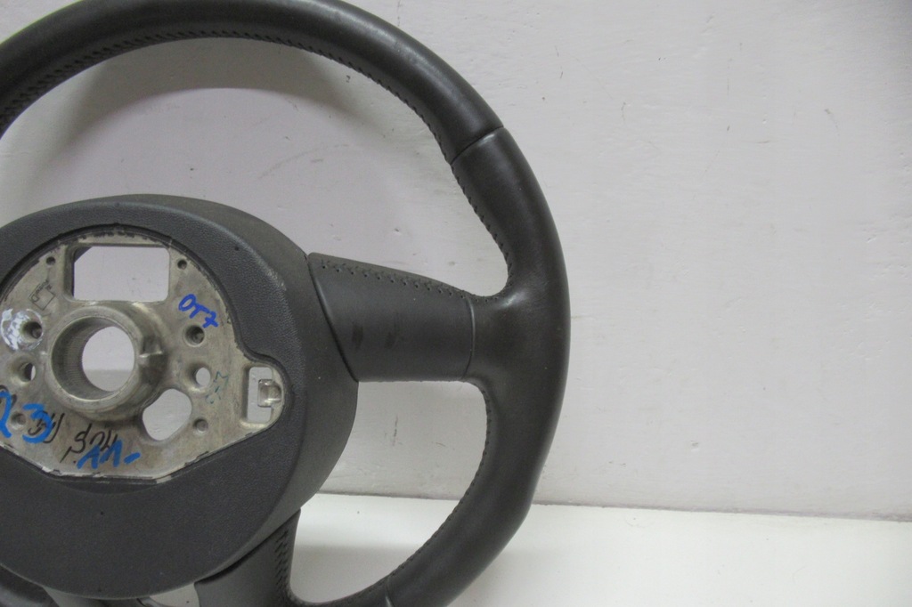 фото №10, Audi q3 11r воздуховод кожаный