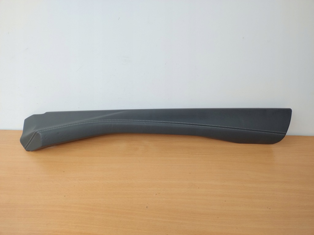 фото №1, Audi gt rs e-tron 4j обивка дверь кожа правая