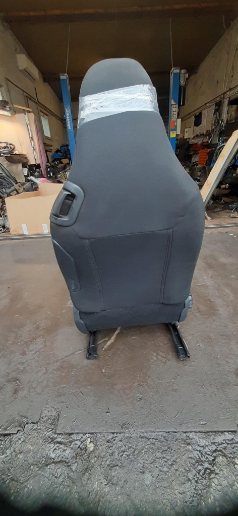 Сиденье левая перед передний peugeot 108 в Украине