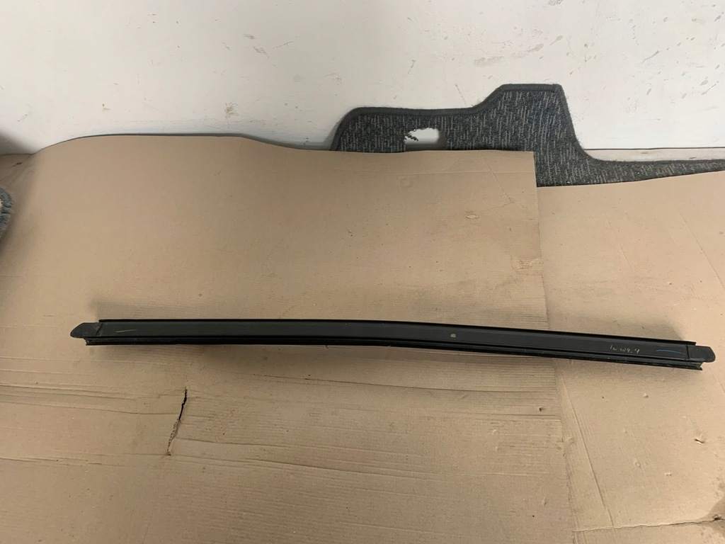 фото №1, Ford mustang mach-e rwd молдинг двері ущільнювач правий задня