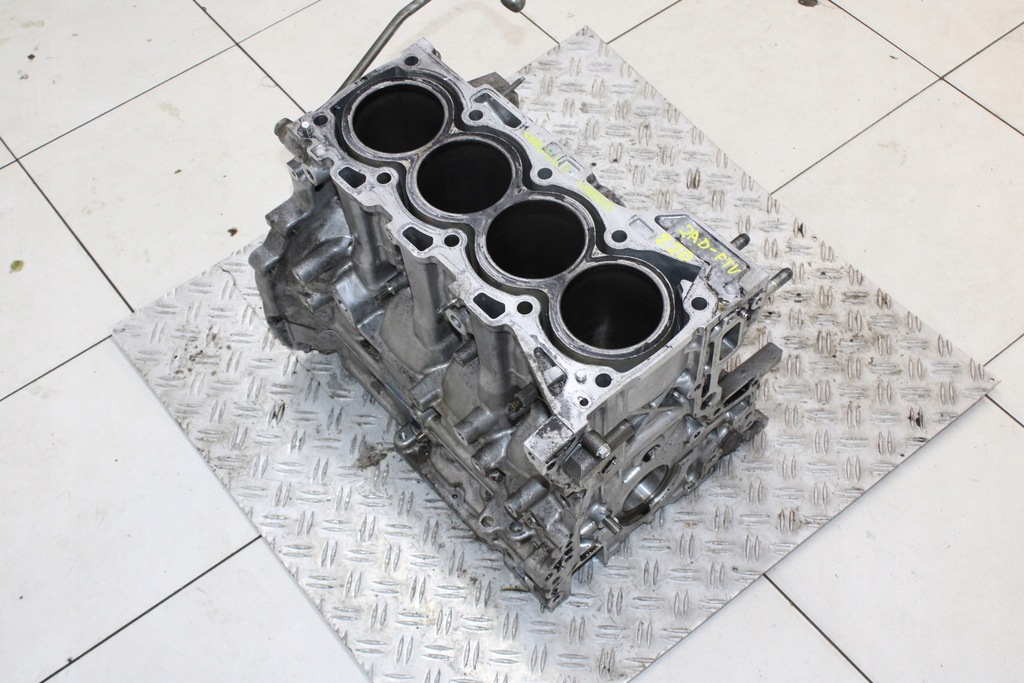 фото №5, Toyota corolla verso ii 2.2 d блок двигателя 2ad-ftv