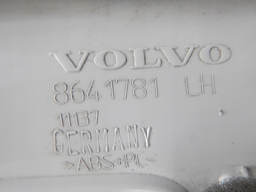 фото №3, Volvo v50 левая защита обивка стойка