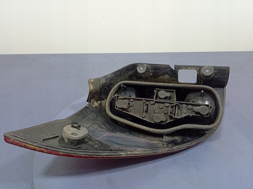 фото №8, Renault laguna ii kombi лампа задняя правая задняя 8200002472