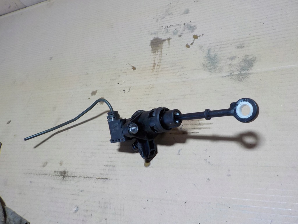 Rapid ii 1.6 tdi помпа сцепления 8r0721388d Цена