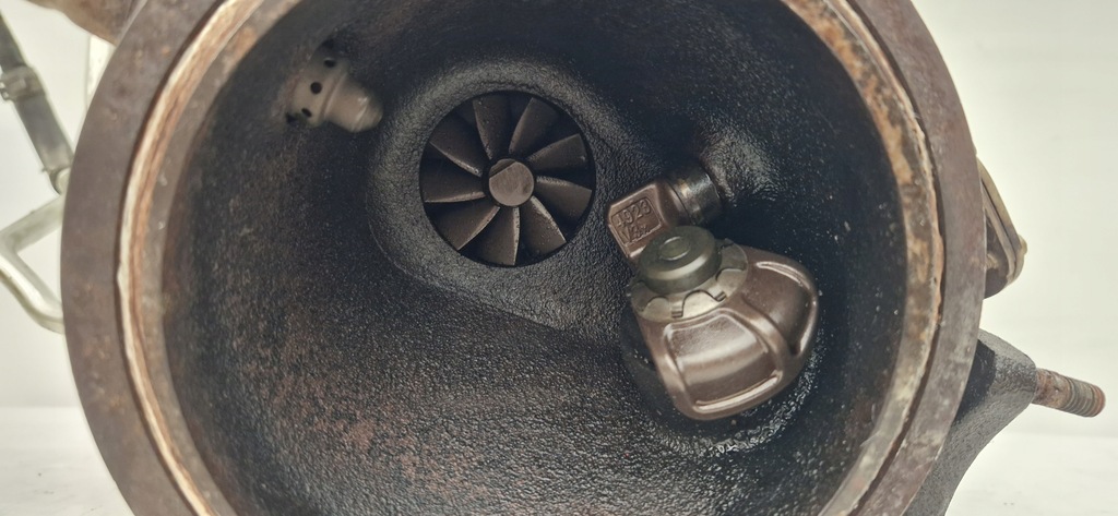 фото №8, Porsche 911 carrera 992 turbo 3.0 турбонагнетатель