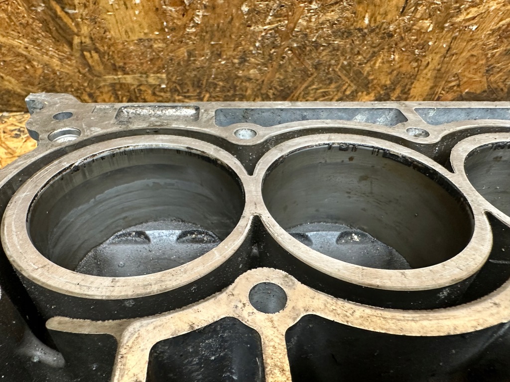 фото №12, Блок двигуна dół wał поршні renault dacia 1.6 sce h4m h4md738