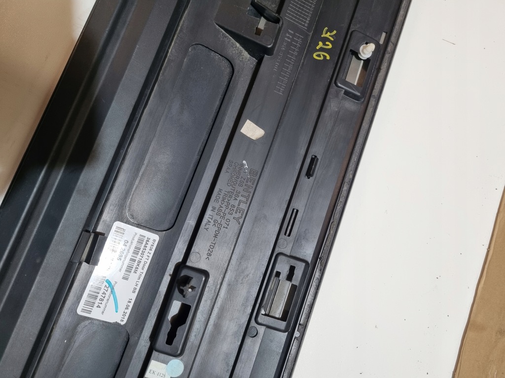 фото №7, 36a853071 молдинг дверь левый перед bentley bentayga 2018r