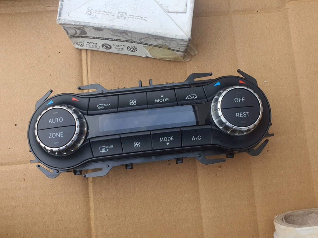 фото №1, Mercedes w242 w246 w176 панель кондиционера