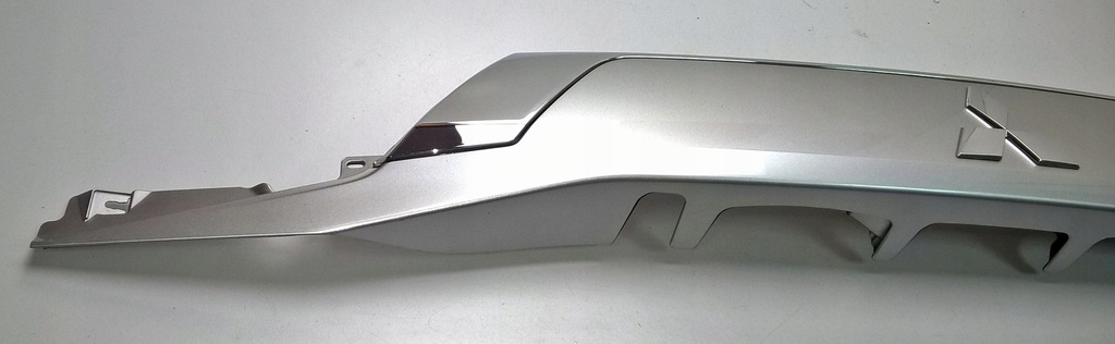 фото №15, Outlander iii lift 2014- накладка крышки задняя оригинал