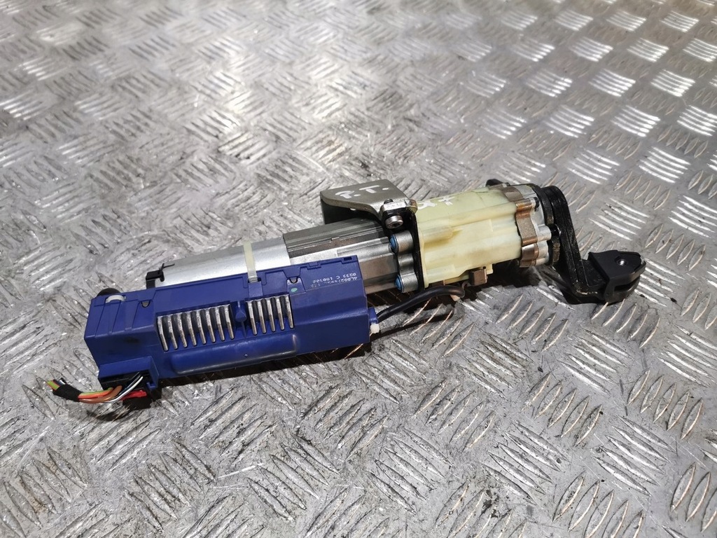 фото №1, Доводчик кришки багажника правий audi q7 4l 4l0827852c