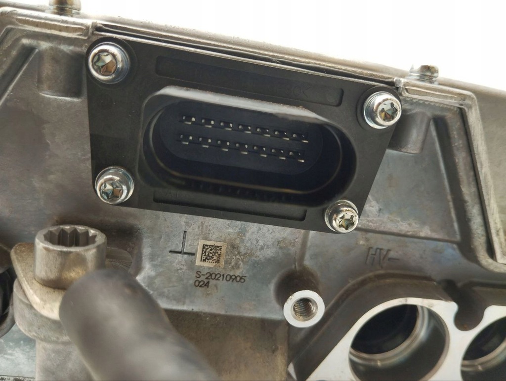 фото №8, Porsche taycan 9j1 2022 преобразователи