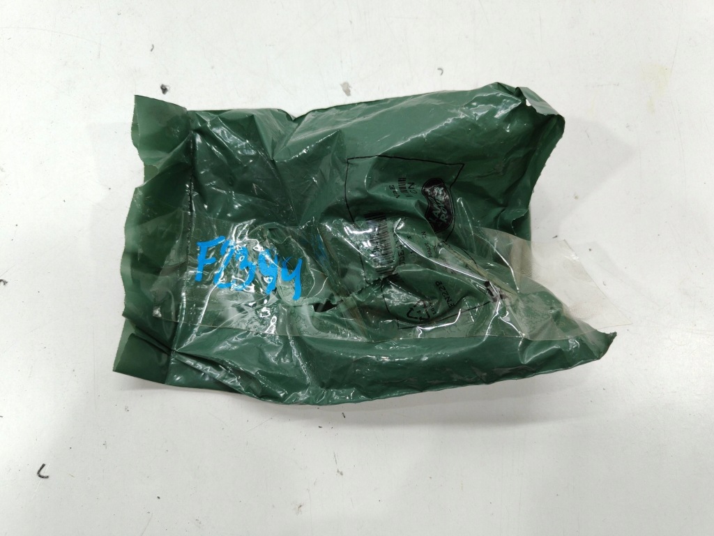 Патрубок водяной головки jaguar land rover 2.0 в Украине