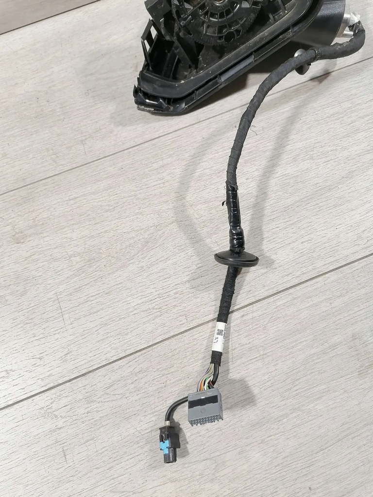 фото №13, Volvo xc40 ii зеркало левая 14pin 31442779