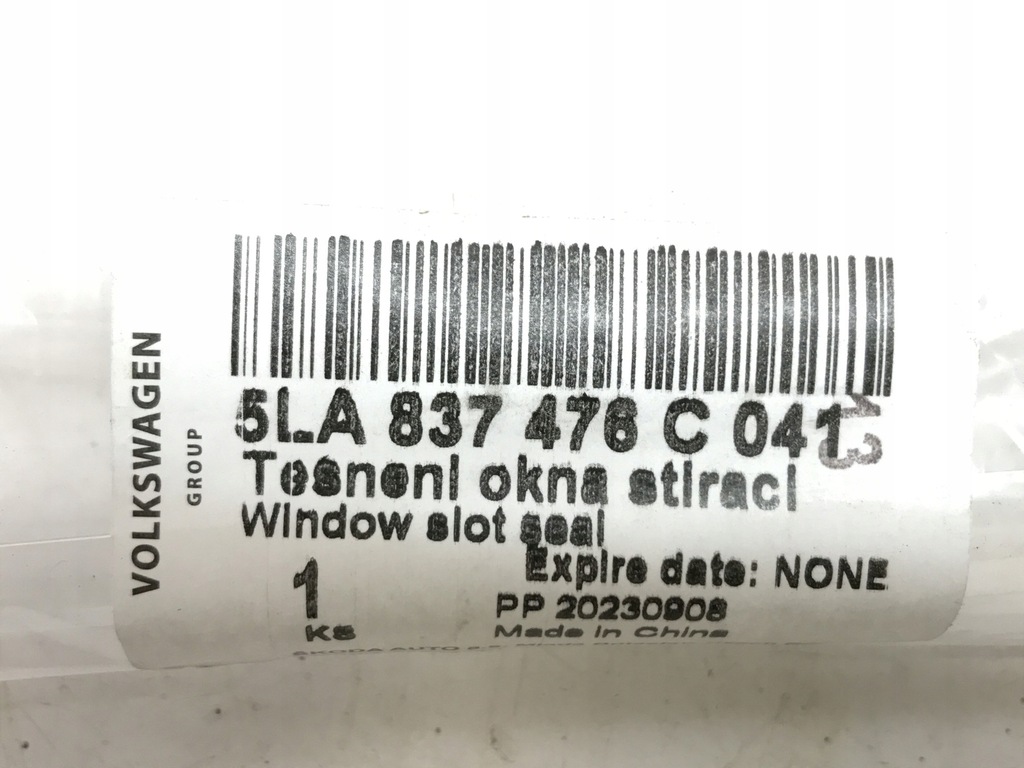 фото №10, Skoda enyaq iv 20 молдинг прокладка уплотнитель стекло правый перед 5la837477a