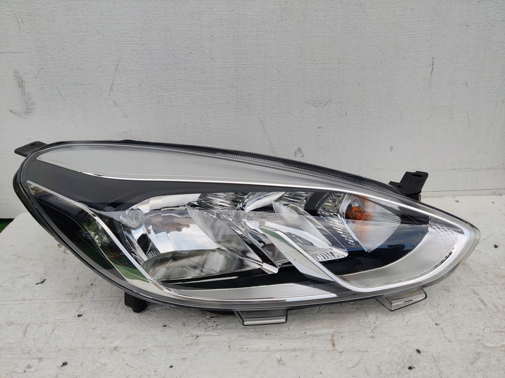 фото №1, Лампа права ford fiesta mk8