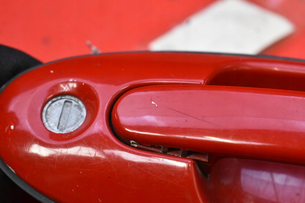 Ручка правый  перед передняя czerwona hyundai купе 1 1 rd 96-99 Доставка