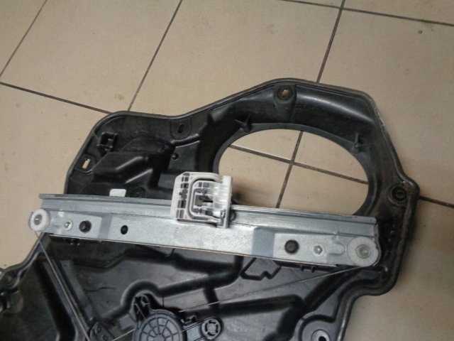 фото №6, Підйомник скло правий перед thema ii 300c 11-14