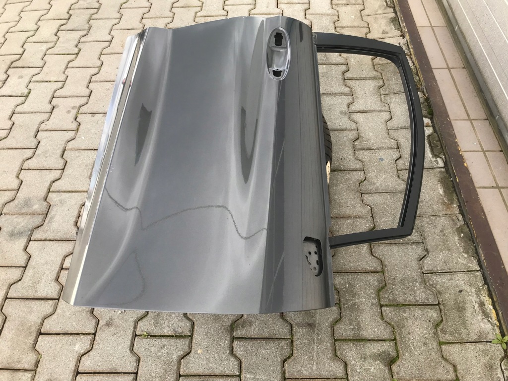 Дверь правый  передок  правое  передние ford fiesta mk8 5d 17- 2017- цвет qh в Украине