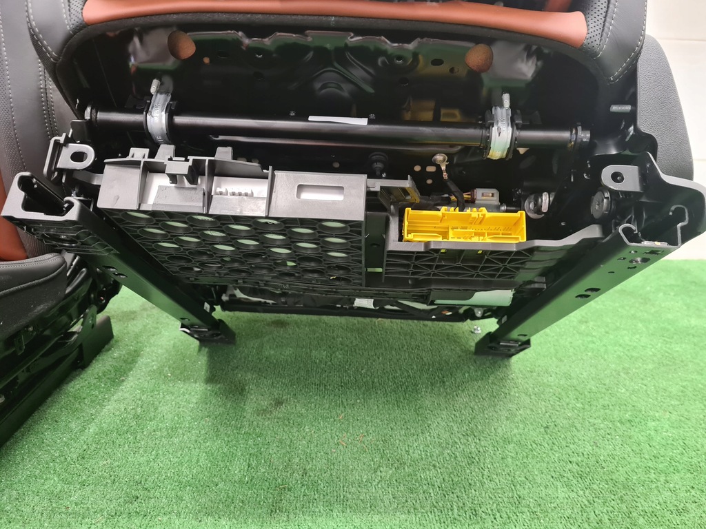 фото №9, Bmw 8 g14 обивка сиденья заднее сиденье обшивки туннель кожа