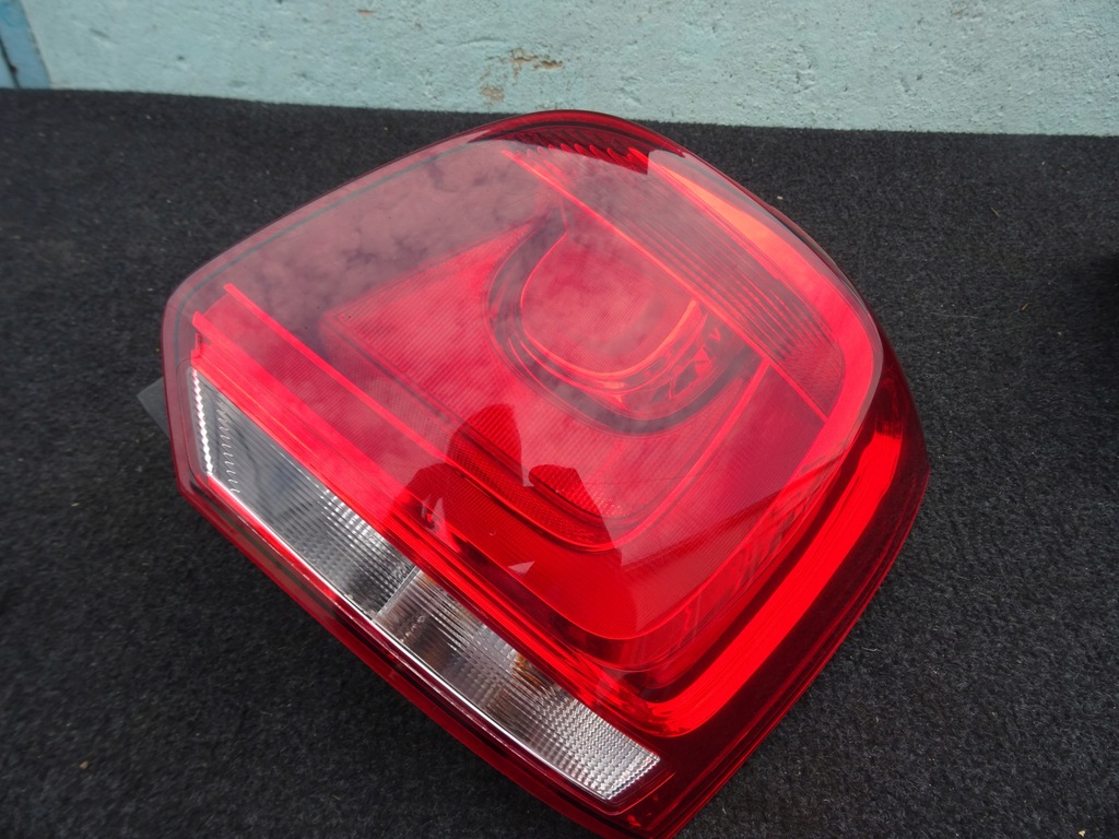 фото №1, Vw polo v 6r лампа правый задняя 6r0945258a